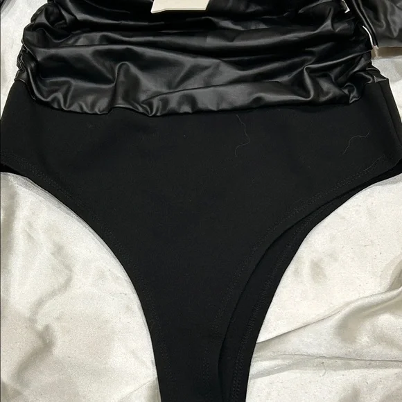 🌷 One Shoulder Bodysuit - Picture 8 of 8